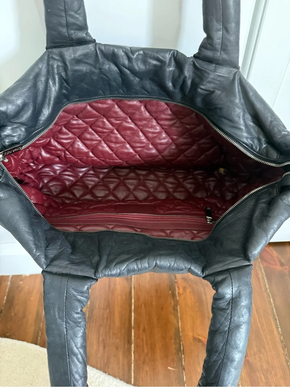 CHANEL Black leather cocoon Tote